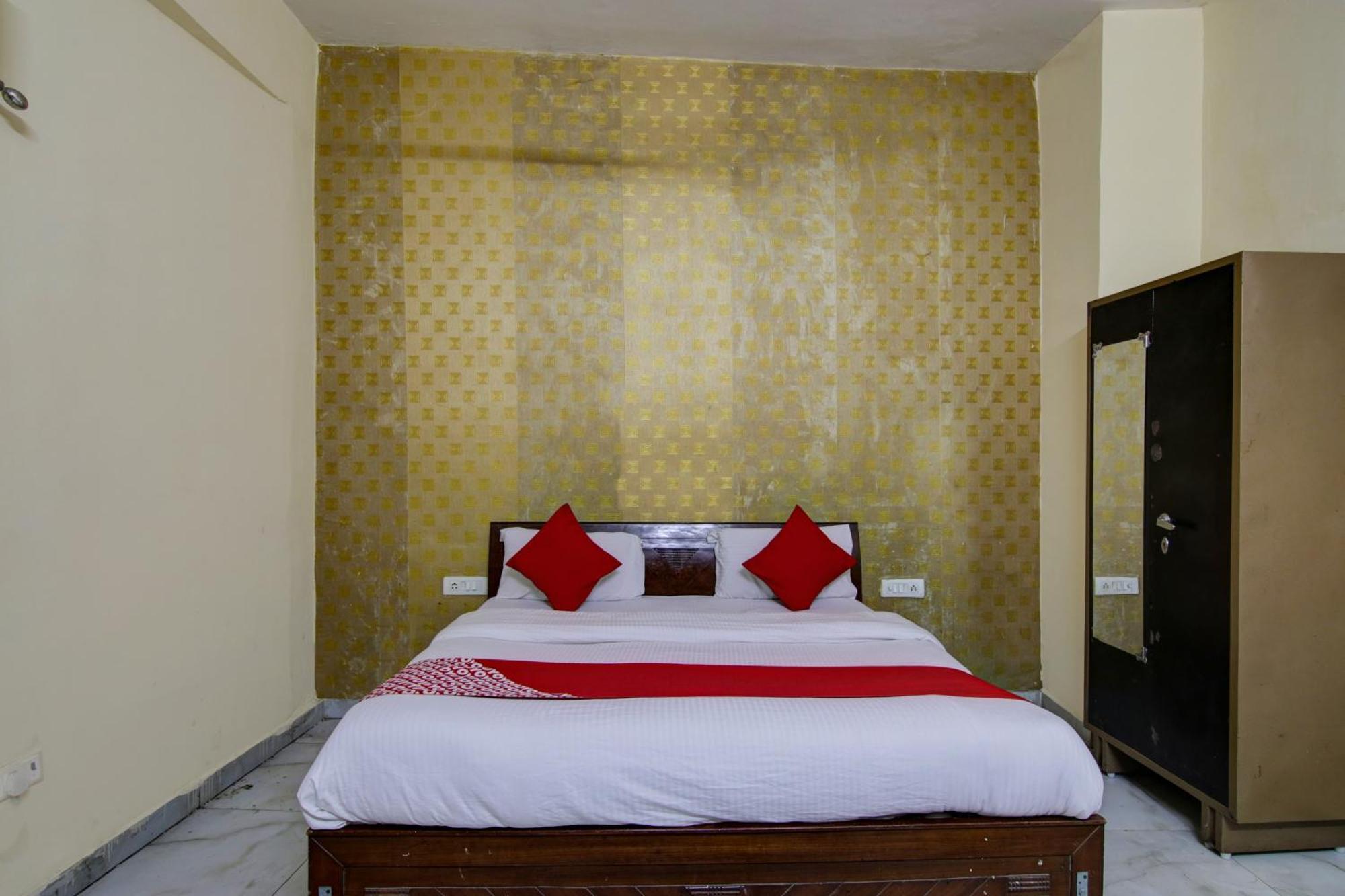 Hotel Yash House Yeni Delhi Dış mekan fotoğraf