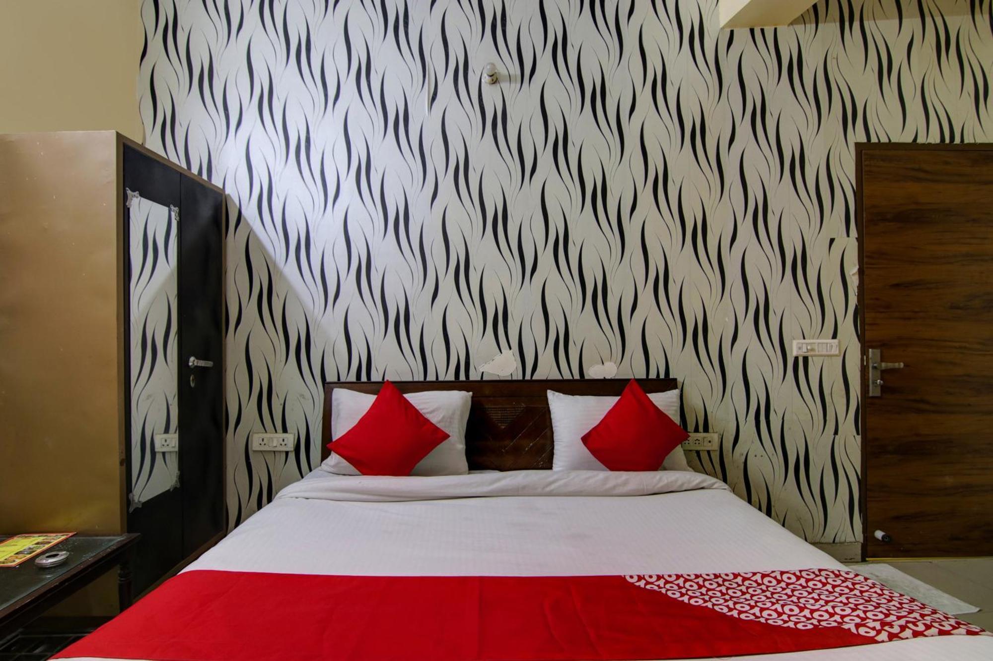 Hotel Yash House Yeni Delhi Dış mekan fotoğraf