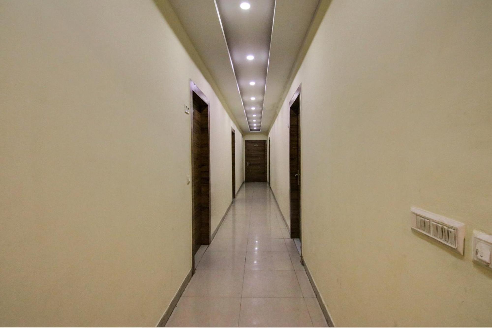 Hotel Yash House Yeni Delhi Dış mekan fotoğraf