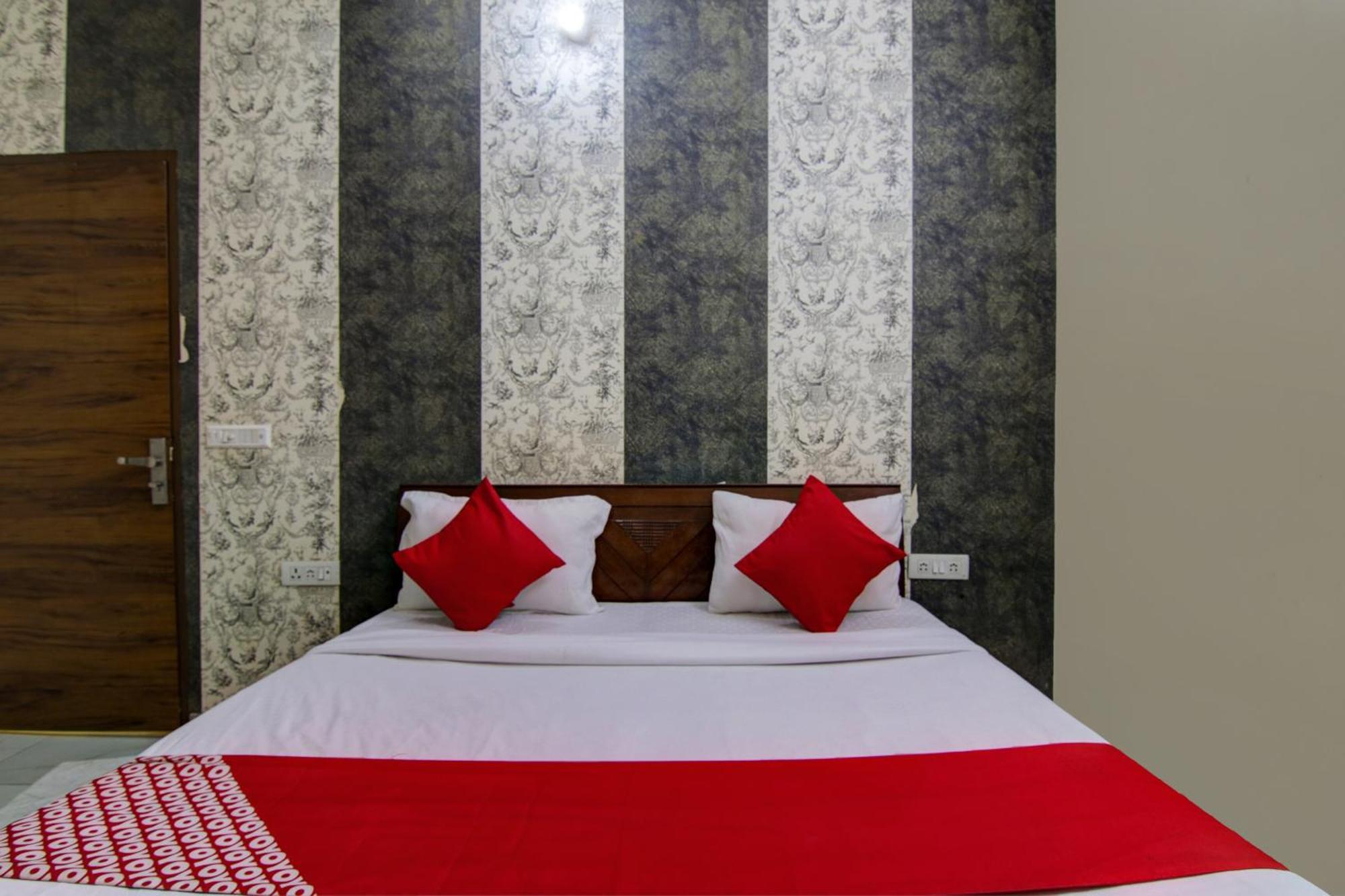 Hotel Yash House Yeni Delhi Dış mekan fotoğraf