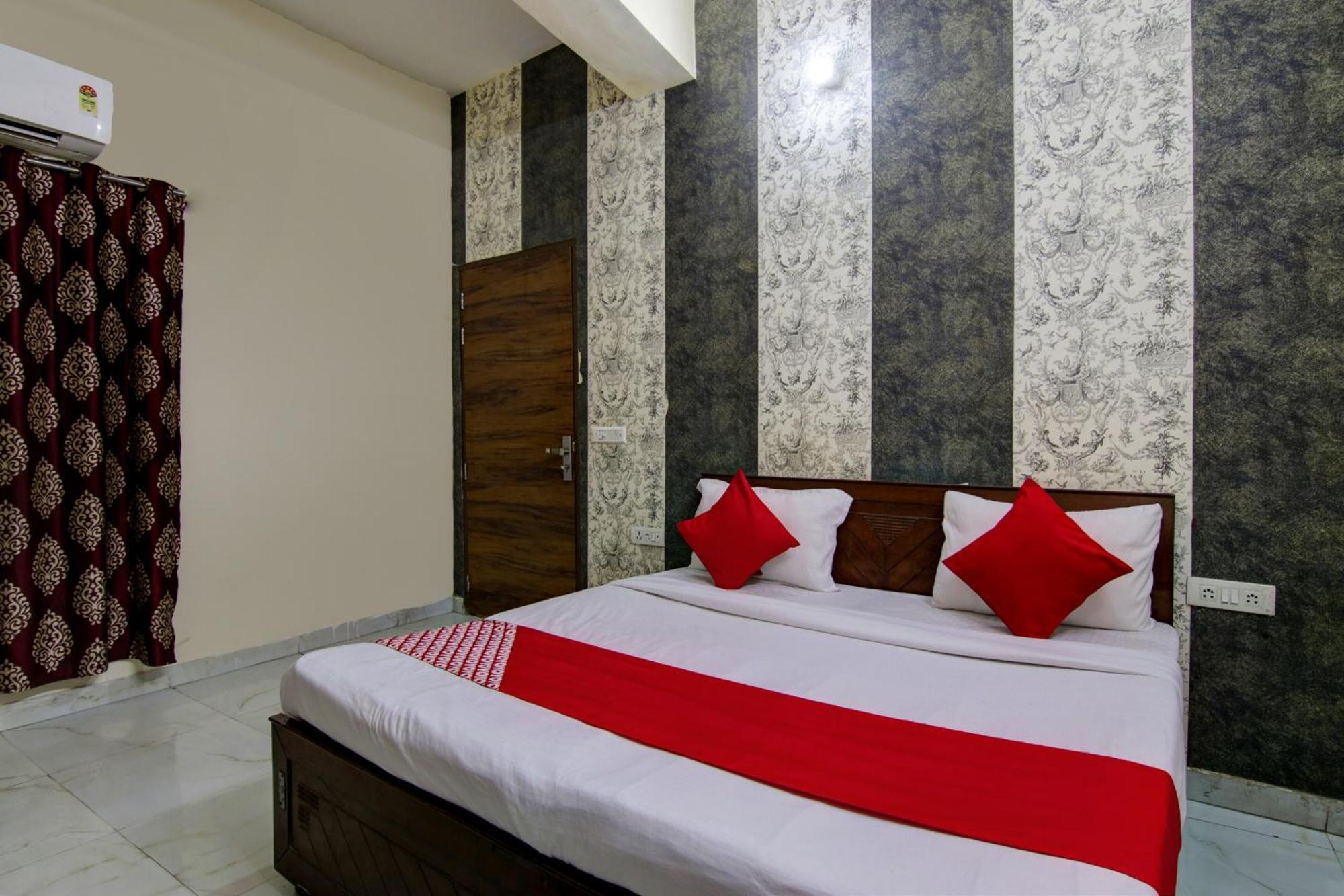 Hotel Yash House Yeni Delhi Dış mekan fotoğraf