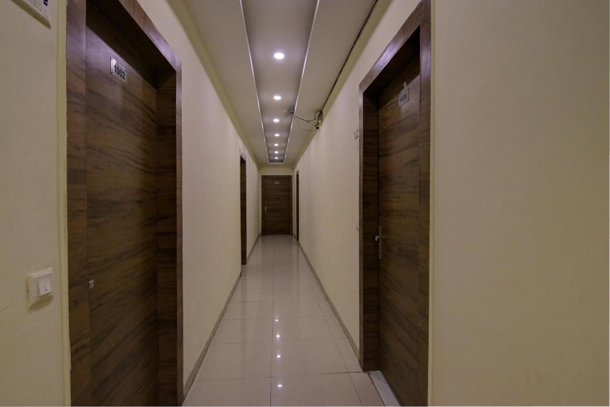Hotel Yash House Yeni Delhi Dış mekan fotoğraf