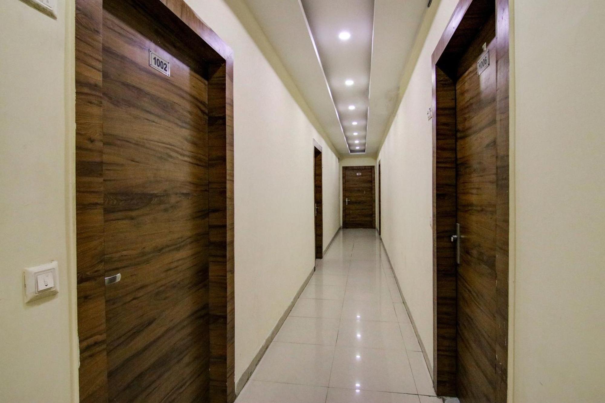 Hotel Yash House Yeni Delhi Dış mekan fotoğraf