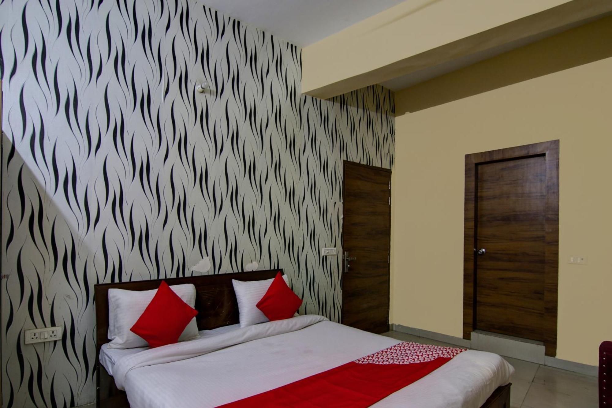 Hotel Yash House Yeni Delhi Dış mekan fotoğraf